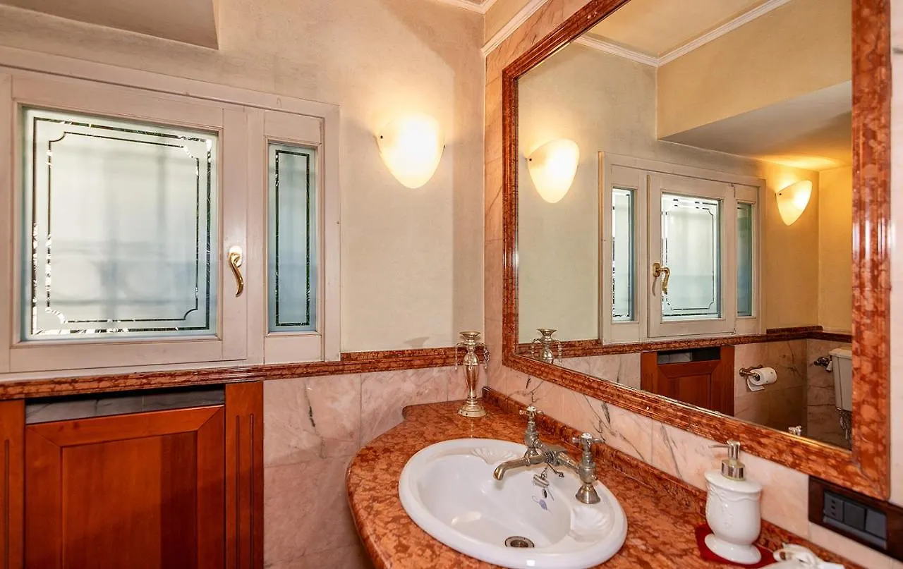 Villa Cecilia, Facing Lucca'S City Walls Italy