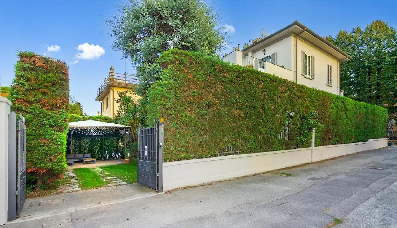 Villa Cecilia, Facing Lucca'S City Walls
