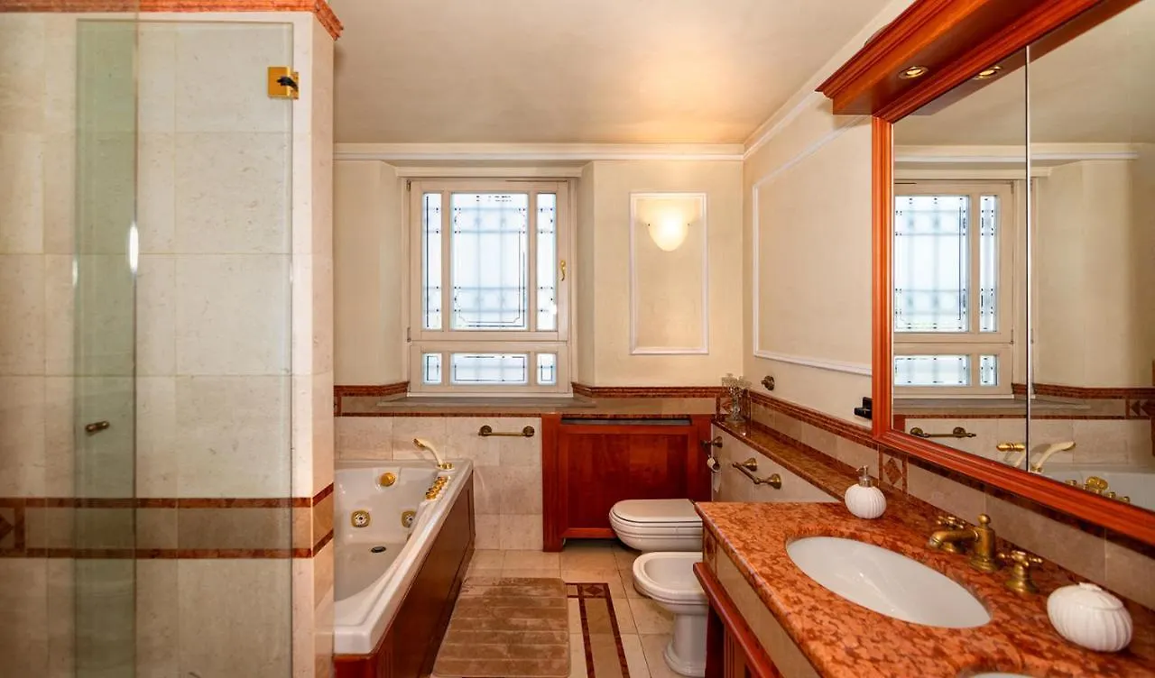 Villa Cecilia, Facing Lucca'S City Walls Italy