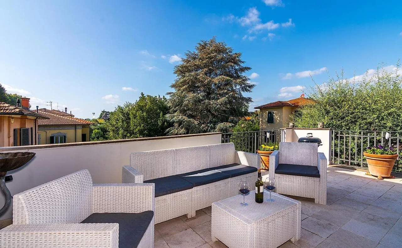 Villa Cecilia, Facing Lucca'S City Walls 0*, Lucca