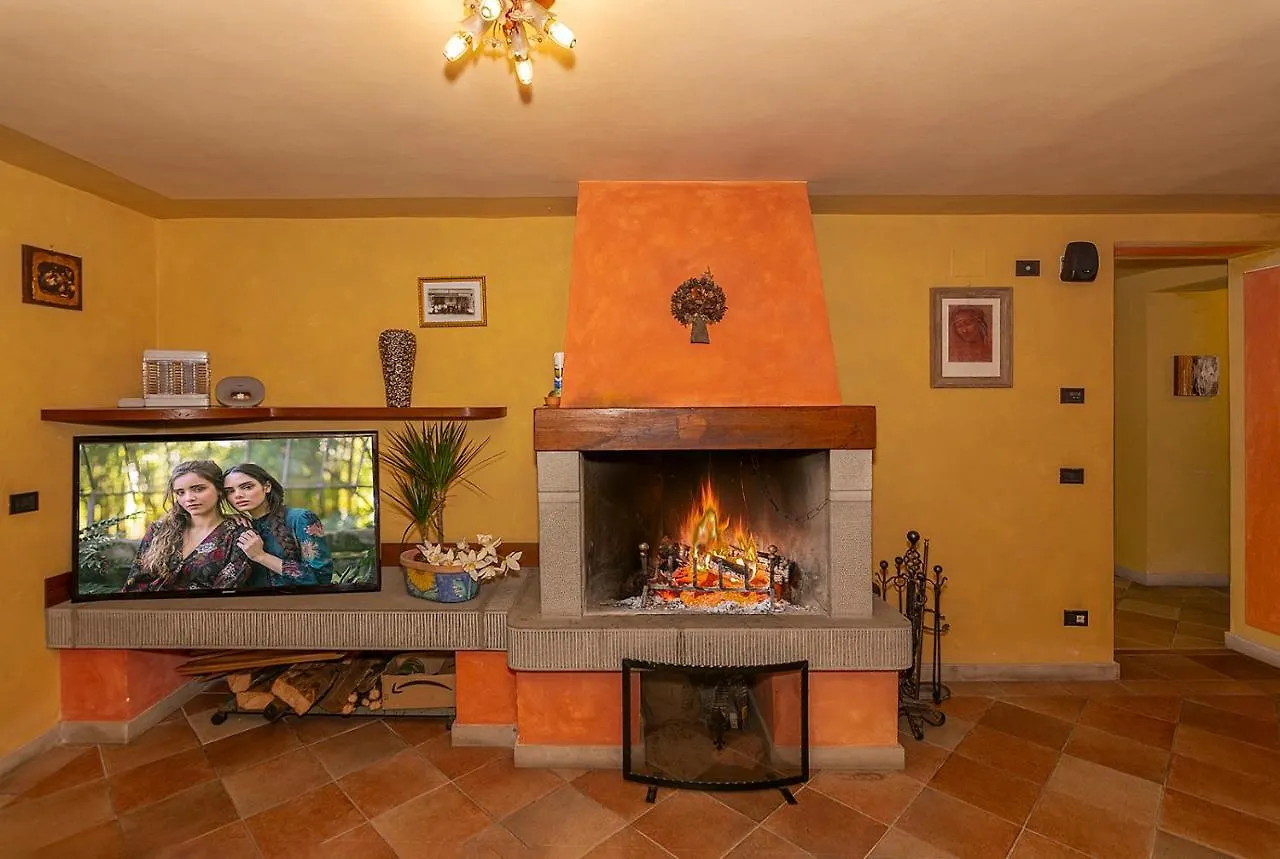 Villa Cecilia, Facing Lucca'S City Walls
